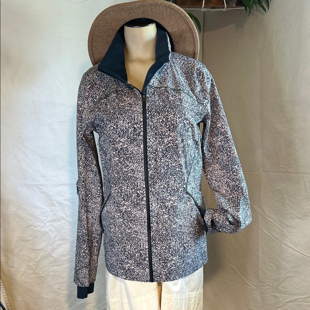 LULULEMON RUNWAY JACKET 100% NYLON PEBBLE PRINT PARFAIT PINK ABERTSON LAKE SZ 6